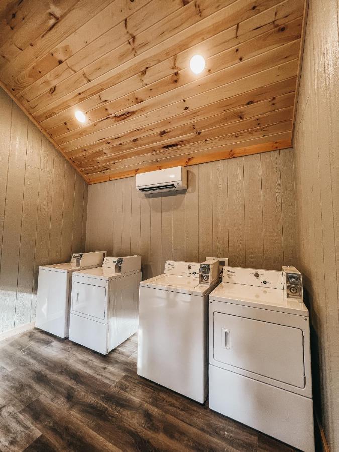 Cabin #4 Studio W Kitchenette Hartwell Bagian luar foto